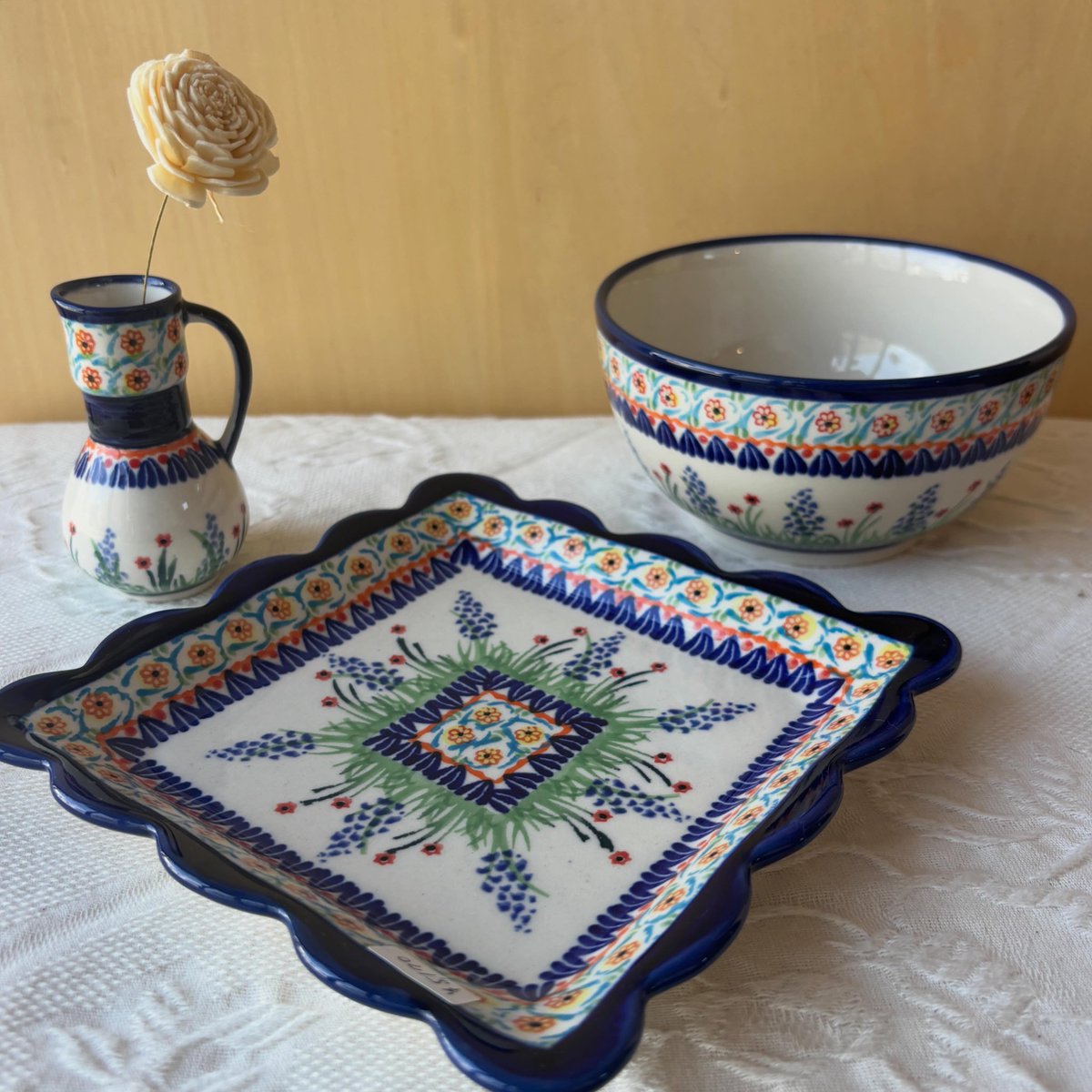 shopgalleryivy's tweet photo. ラベンダーが咲く季節🪻

毎日のティータイムに、やさしい紫色を添えてみませんか？
ラベンダー柄のポーランド食器が並んでいます☕

＊＊＊＊＊＊＊＊＊

Shop&amp;Gallery Ivy
愛知県安城市古井町小仏3-1
0566-70-7979

ネットストア↓
https://t.co/QsrHy5q2J4 https://t.co/J3qPT2vbAZ