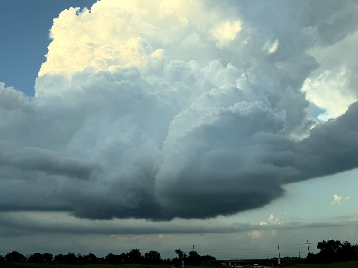 Jacob_Wx3's tweet photo. 8:15pm: Storms continuing near Olathe, KS
@fox4wx https://t.co/8Y2uCqfnhs