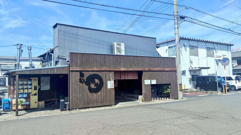 voxCatCouple's tweet photo. サーフィン車中泊４９日目

🍴今日の朝食🍴

うどん県民御用達のうどん店

なぜ御用達かというと
腰は少なめですがボリュームが😅
これで小サイズなんです😲
天ぷらもでかい😊

天かすは取り放ですが
ネギは違います

でもこれで620円は安いですよね👍

美味しかったなぁ🥰

#朝食 #車中泊  #うどん https://t.co/Ax5dBBMLXj