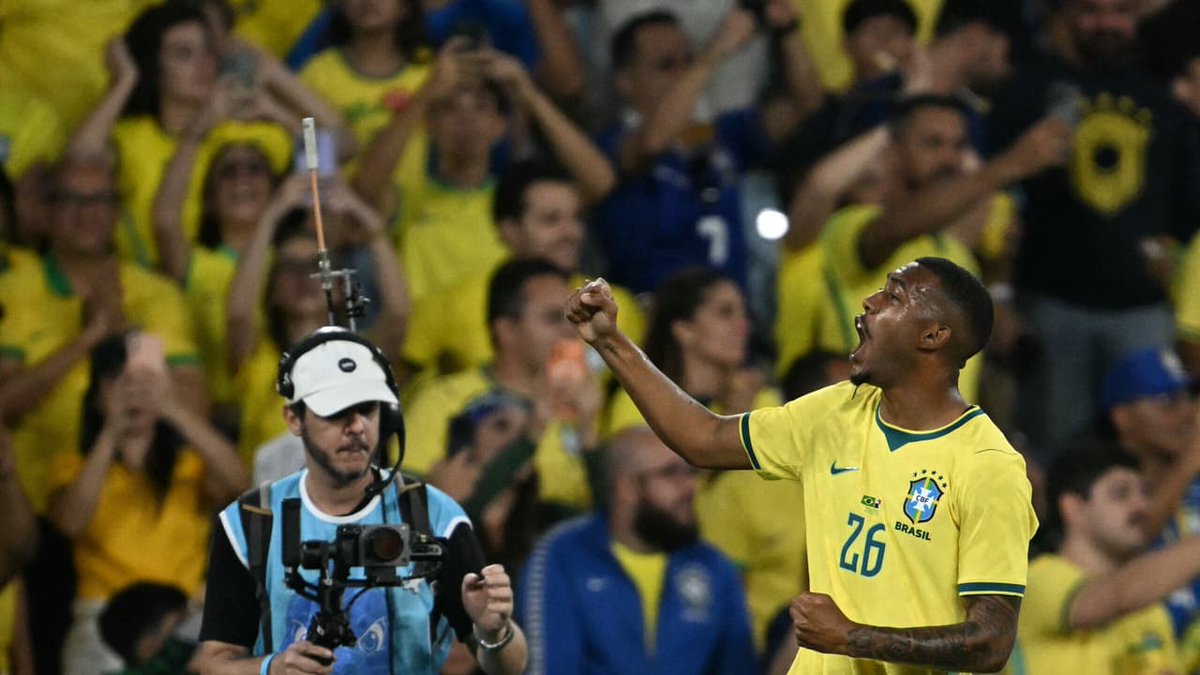 lance_vasco's tweet photo. Rayan celebra primeiro gol pela Seleção e prevê competição por titularidade https://t.co/tJ6FtJNTyw https://t.co/TljAygzpVx