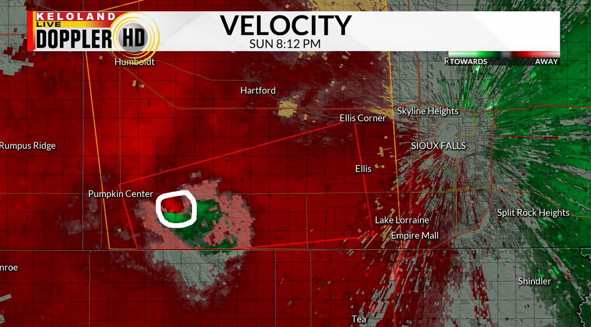 kelostormcenter's tweet photo. A tornado has been confirmed over Wall Lake. This storm is moving east at 10 MPH, seek shelter immediately if you are in this Tornado Warning for SW Minnehaha county! https://t.co/zGzk2890al