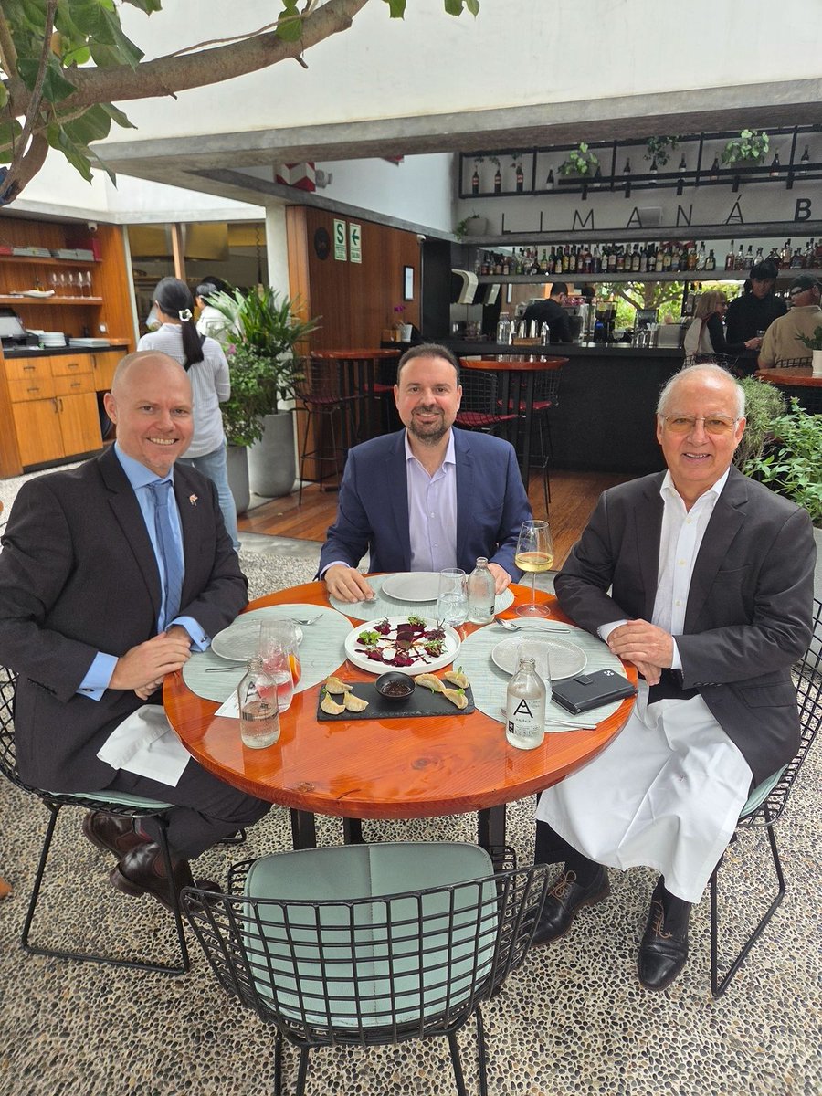 CondorEnergy's tweet photo. MD Serge Hayon met with Australian Ambassador to Peru James Yeomans and Jaguar Exploration's Julio Jimeno in Lima this week as Condor advances commercialisation of its 1 Tcf Piedra Redonda gas discovery and offshore Tumbes Basin portfolio.

$CND https://t.co/Jy4nIP3Uyp