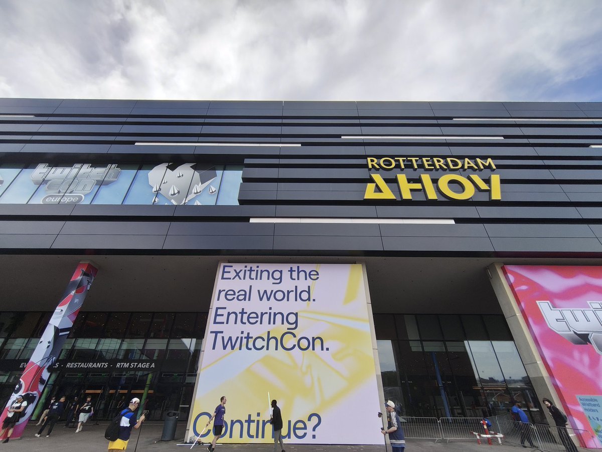Nea7x's tweet photo. thank you to everyone who made twitchcon so unforgettable this year <3 https://t.co/kOMDwviug6
