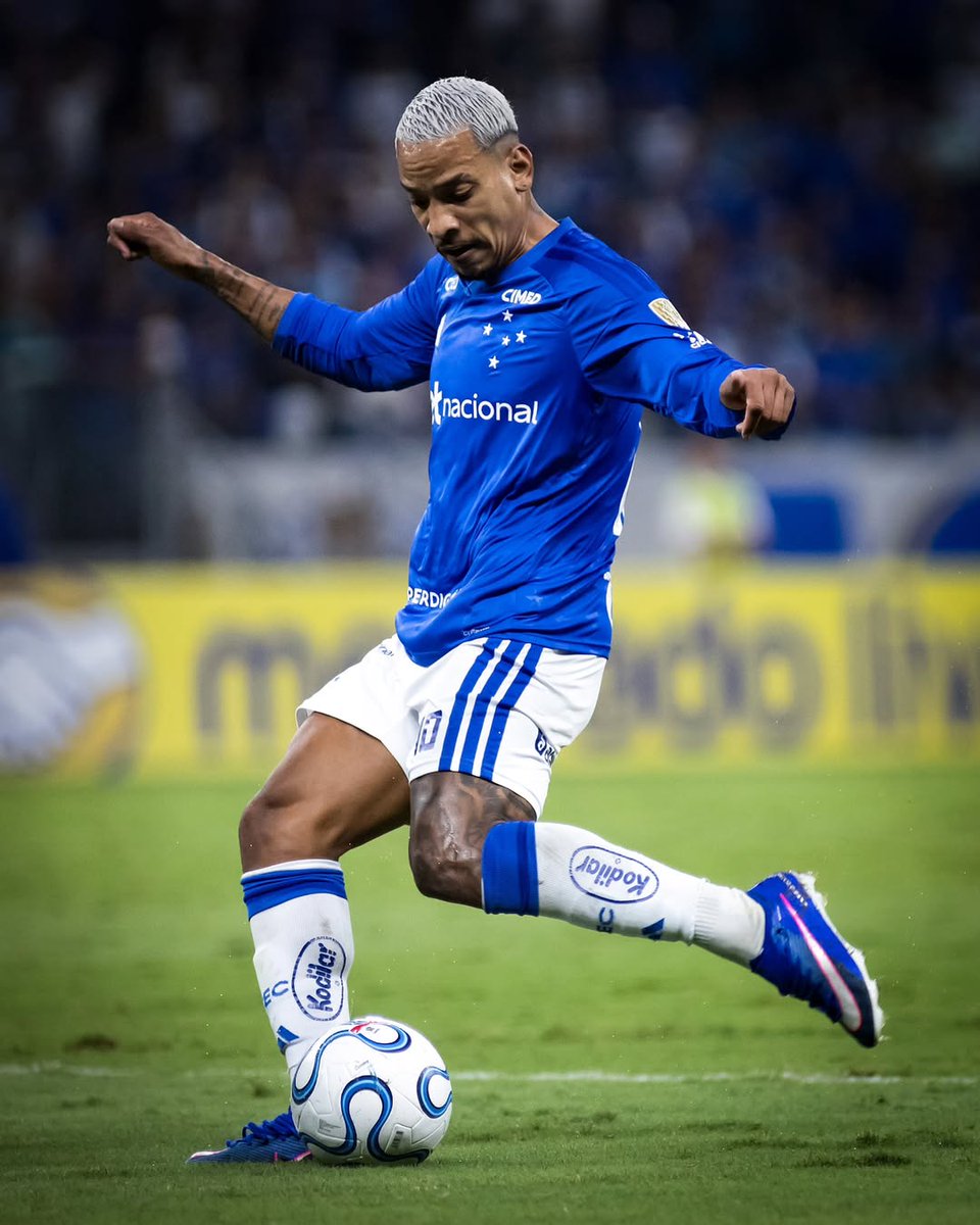 Resenhadb2's tweet photo. Ter Matheus Pereira e Gerson no mesmo time é de um luxo impressionante.

Dois jogadores MUITO acima da média do continente.

Cruzeiro que já tem um bom 11 pode e deve qualificar-se ainda mais no meio do ano.

Craques! https://t.co/3Dd29NnZRS