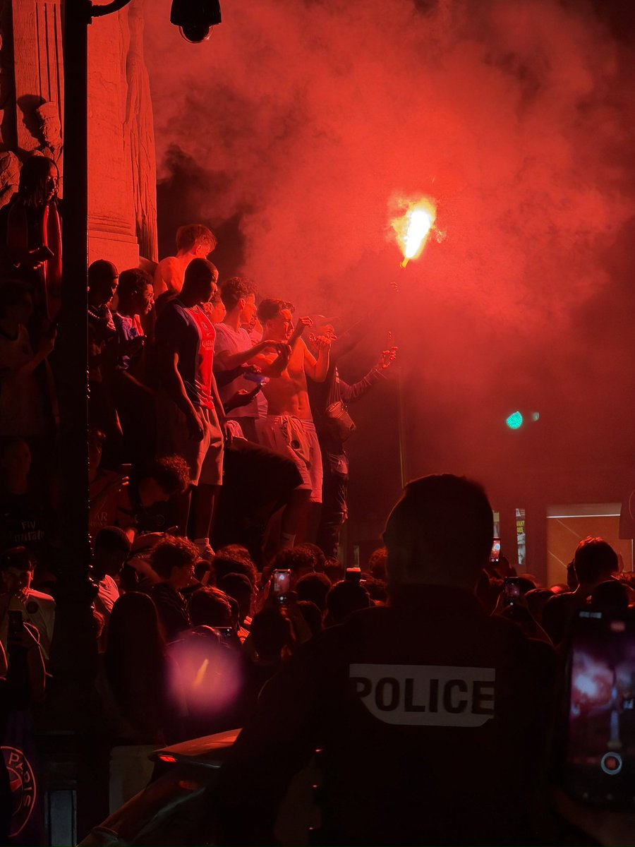 Hoxygen3's tweet photo. La soirée de dingue merci @PSG_inside pour tout https://t.co/vq5lDFeyjt