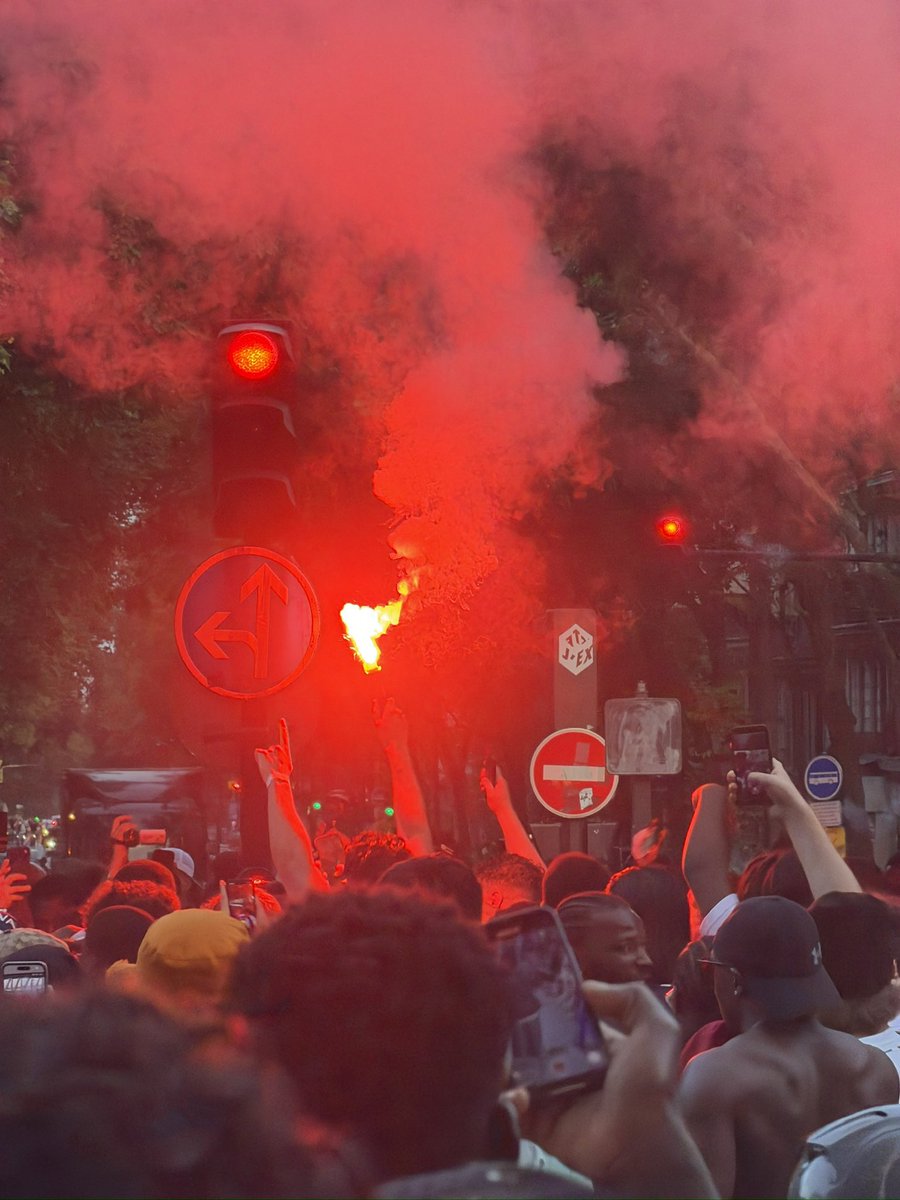 Hoxygen3's tweet photo. La soirée de dingue merci @PSG_inside pour tout https://t.co/vq5lDFeyjt
