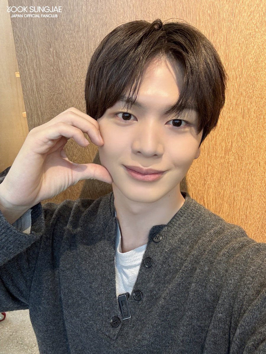 iy_chil's tweet photo. 일 팬클럽 먼슬리 음성 메세지 #육성재 💓

로쿠타치~
올해도 우리의 달이 찾아왔어요
6월은 장마철이지만 
즐겁게 보내구 이번 달도 화이팅‼️ https://t.co/Az7n4a3jQ6
