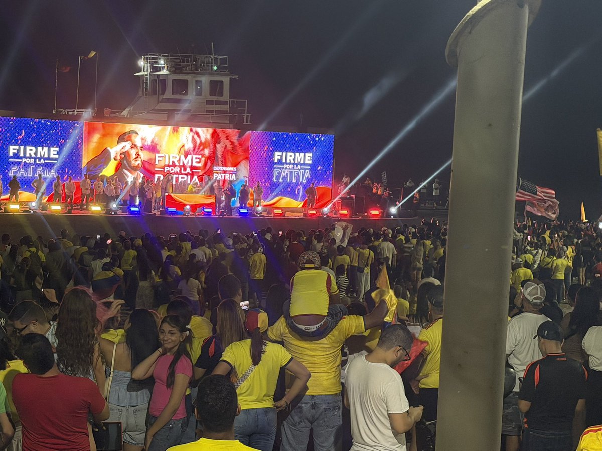 GermnAndrs92683's tweet photo. Así se vive el nuevo ABELARDISMO en Colombia. Estamos en barranquilla con el Tigre. @AbelardoPTE https://t.co/mXMO7nI9W0