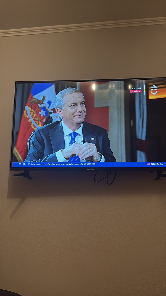 fa_humboldt's tweet photo. Aclaró nuevas metáforas, como cuando criticó a Boric por nombrar ciertos embajadores y ahora hace lo mismo.

Fiel a su estilo https://t.co/4ea3jlkMTp
