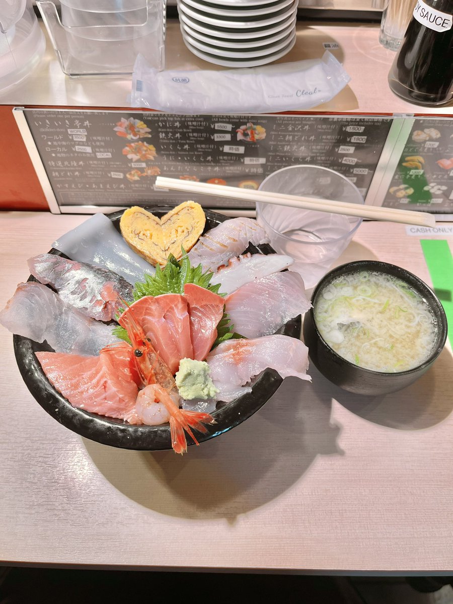 kayohtechno's tweet photo. おはよッチⓂ️
現在の西岐阜は🌞

休日に旅行へ行っていた社員さんから海鮮丼の写真を貰ったッチ🐟
お魚が盛り盛りに乗っていて美味しそうだッチね🤤✨

本日もよろしくお願いしますッチ🌜
 #企業公式が毎朝地元の天気を言い合う
#メタルバッジ https://t.co/VGVWDeMWEe