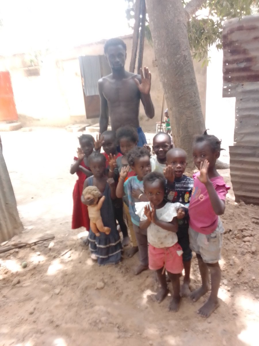 Ismaila73401178's tweet photo. Hello my dear friends WE FIRE ORPHANIS WE ARE HUNGRY WE FIRE YOUNG CHILDREN KIE WANT A BETTER LIFE ELSEE HOW BEST YOU CAN HER PLEASE PLEASE!!!! https://t.co/ZO8gCHa3iV