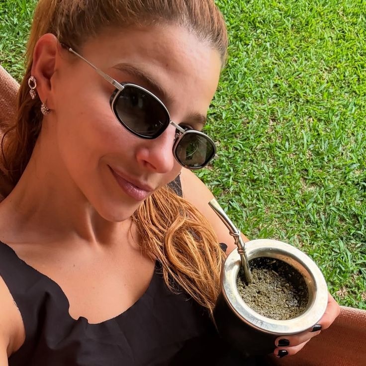 luthorscrain's tweet photo. o guia do amor | au loquinha

Eduarda Fragoso, mestre na arte dos encontros casuais, se vê ajudando Lorena Ferette, uma reservada romântica incurável, a encontrar a mulher dos seus sonhos.

O que Eduarda não esperava era acabar desejando ser a mulher que Lorena tanto procura. https://t.co/yUubhh6f7K