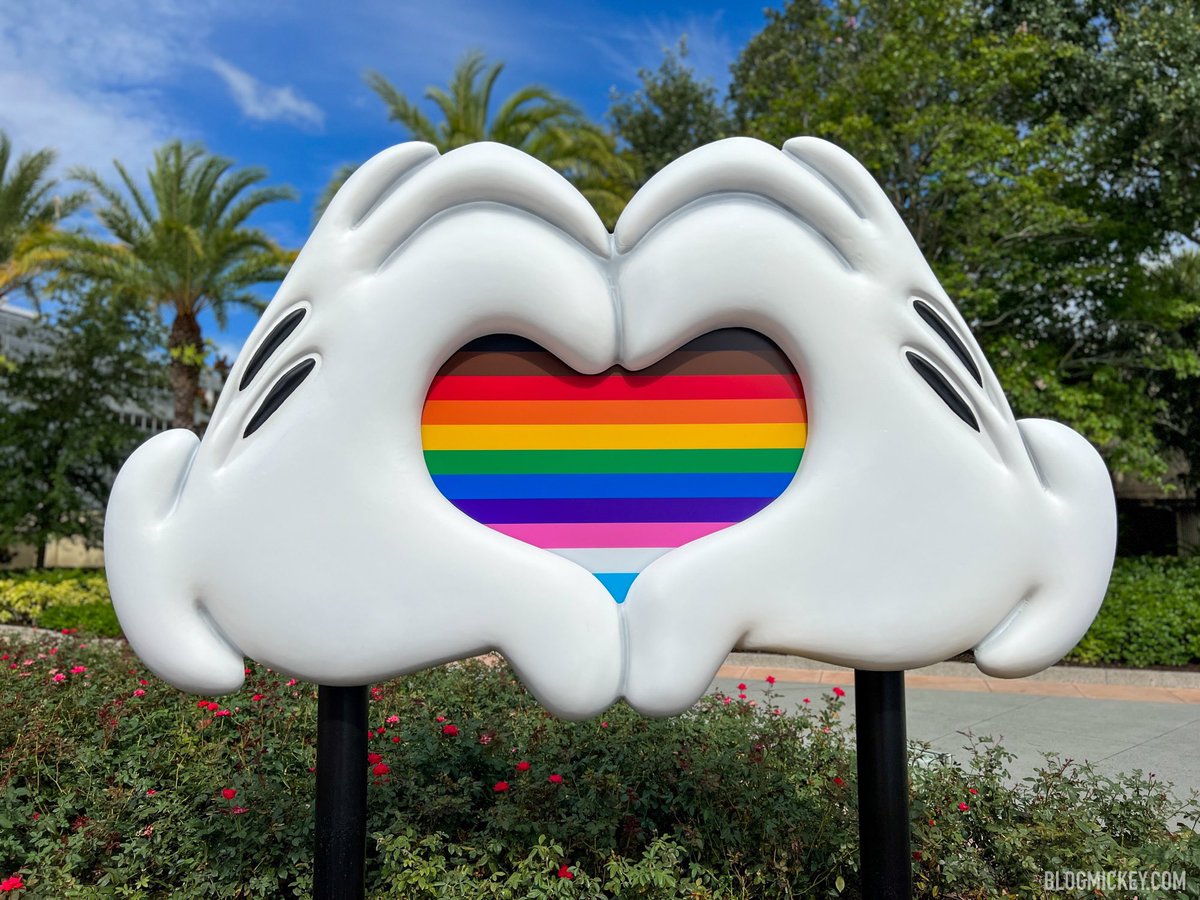 thehappyzan's tweet photo. Happy Pride!! 🏳️‍🌈🏳️‍⚧️🌈 https://t.co/RZwO7h0UOR