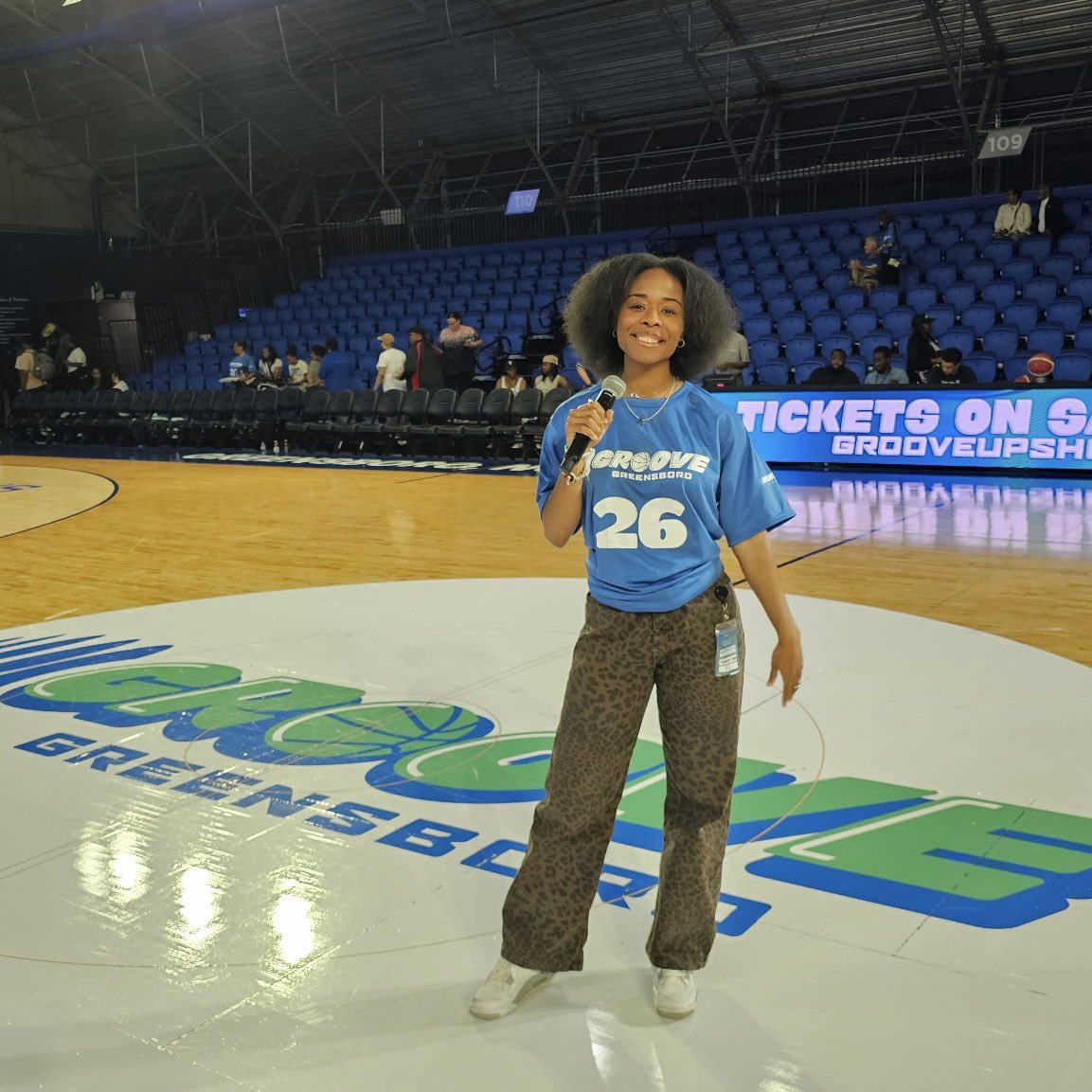 Symone_Stanley's tweet photo. Trying something new and stepping into my in game hosting era 🤗🎤

Having so much fun on the mic with the @upshotleague ! https://t.co/NpPl6Ozj9A