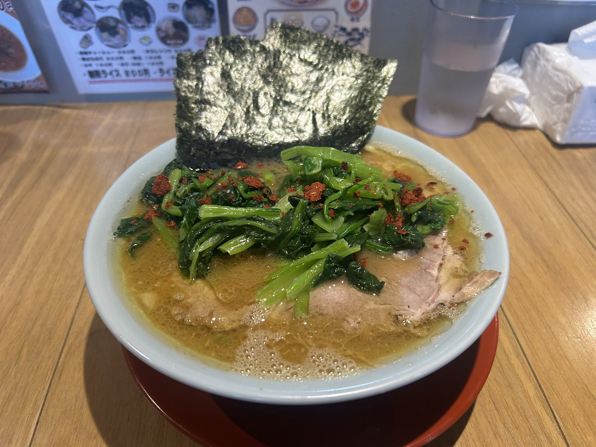 1976dada's tweet photo. 台風の日も　営業してる　神ラーメン屋さん　ソウハチ家
🍜　　　　前田の味噌　ほうれん草増しで🍜

無料ライスも最高😋

美味すぎる😋　　
ご馳走様でした😋 https://t.co/5jB3Cidg0Q
