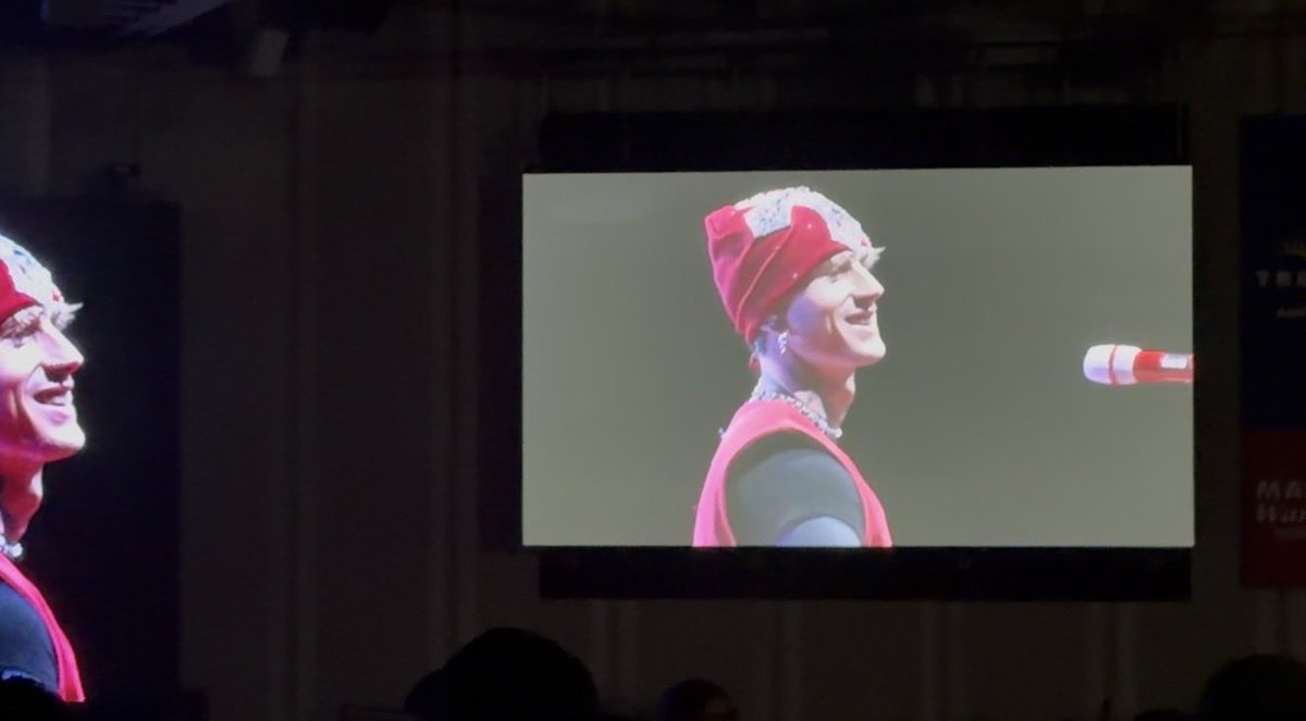 chelzbri's tweet photo. @machinegunkelly and that smile right there. #lostamericana https://t.co/5sSr818NeO