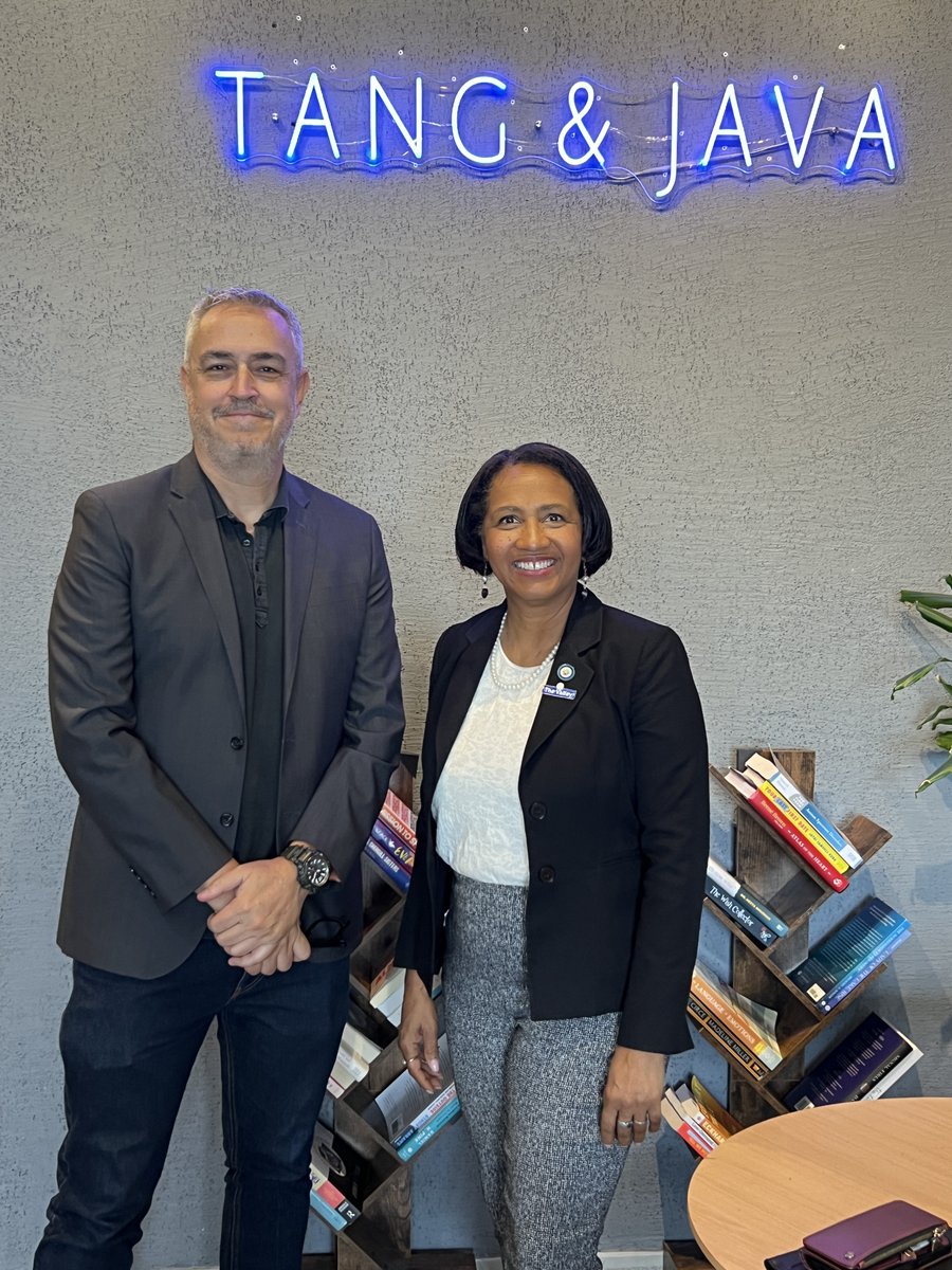 ValleyAlliance's tweet photo. ☕⚖️ Alliance CEO Sonya Blake met w/ Board Member Seth Chavez, E.D. of the @sfvba, at Tang and Java in Woodland Hills to advance access to legal services for small businesses. Aligned with the Alliance strategic plan: stronger businesses = stronger communities. 🤝 #SmallBusiness https://t.co/aS359je57q