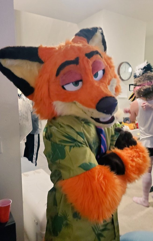 ZappFox's tweet photo. New fursuit reveal!

Funny lookin handsome orange dog thing. 🦊🧡

#zootopia #nickwilde https://t.co/5twFDeqtub
