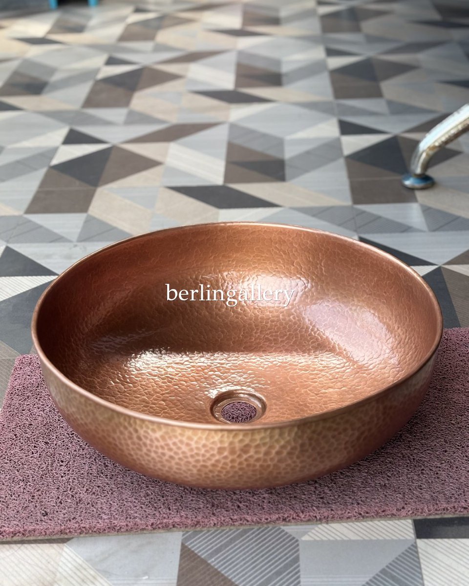 Berlingallery_'s tweet photo. Wastafel Tembaga Lingkaran Finishing Coklat

Dibuat dari plat tembaga ketebalan 1,hatikan detail bentuk, proporsi, dan kualitas hasil akhir.5 mm dengan pengerjaan manual yang memper

WhatsApp: 085867985793

#WastafelTembaga #WastafelLingkaran #TembagaHandmade #BathroomInterior https://t.co/pAUPeP0bDm