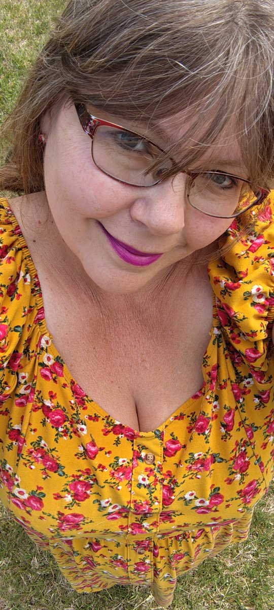 MalloryPostvity's tweet photo. Sassy Sunday 😘 What should we do? https://t.co/yoOC0QHOYr