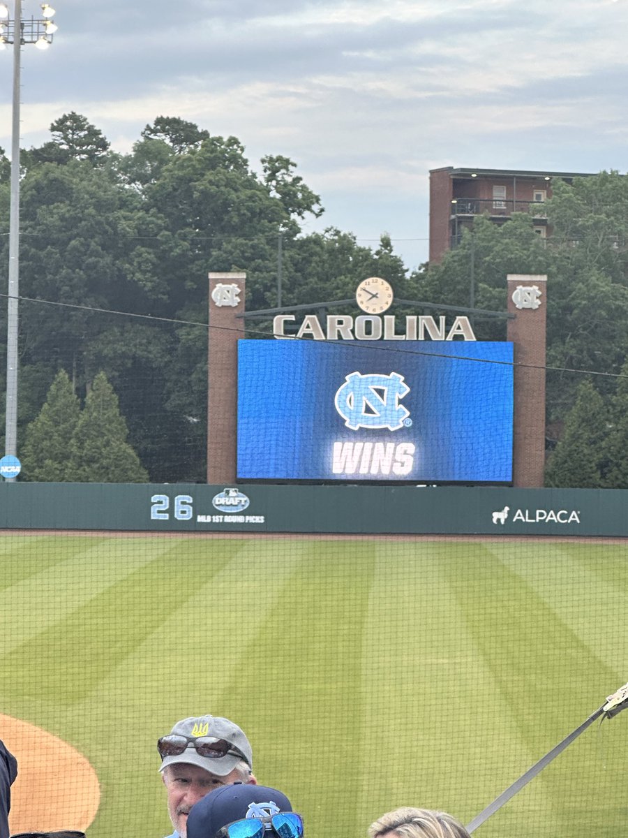 Mallory2425's tweet photo. See you next weekend! @DiamondHeels So glad I got to go to all three games this weekend https://t.co/37BElJjvVx