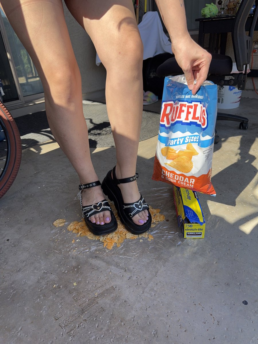 kjsdiary444's tweet photo. 🦋Goddess KJs cleaning services:
Sour cream and cheddar potato chips 

Let’s see how long it takes him to clean them properly and send them back https://t.co/HUElcbYtdx