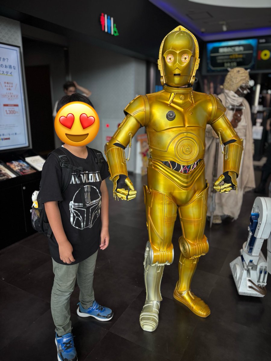 KidsTrooper's tweet photo. C-3POにも会えて嬉しいトーパー♡

@109_osakaEC https://t.co/0zzAP7rqBU
