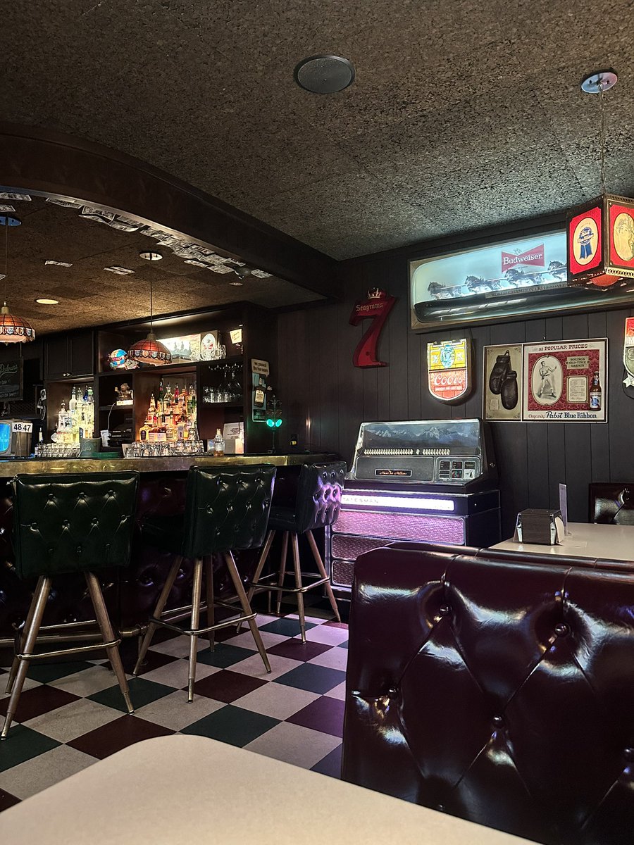 onecaressmp3's tweet photo. i got to bars for dinner https://t.co/195MJOBy2u