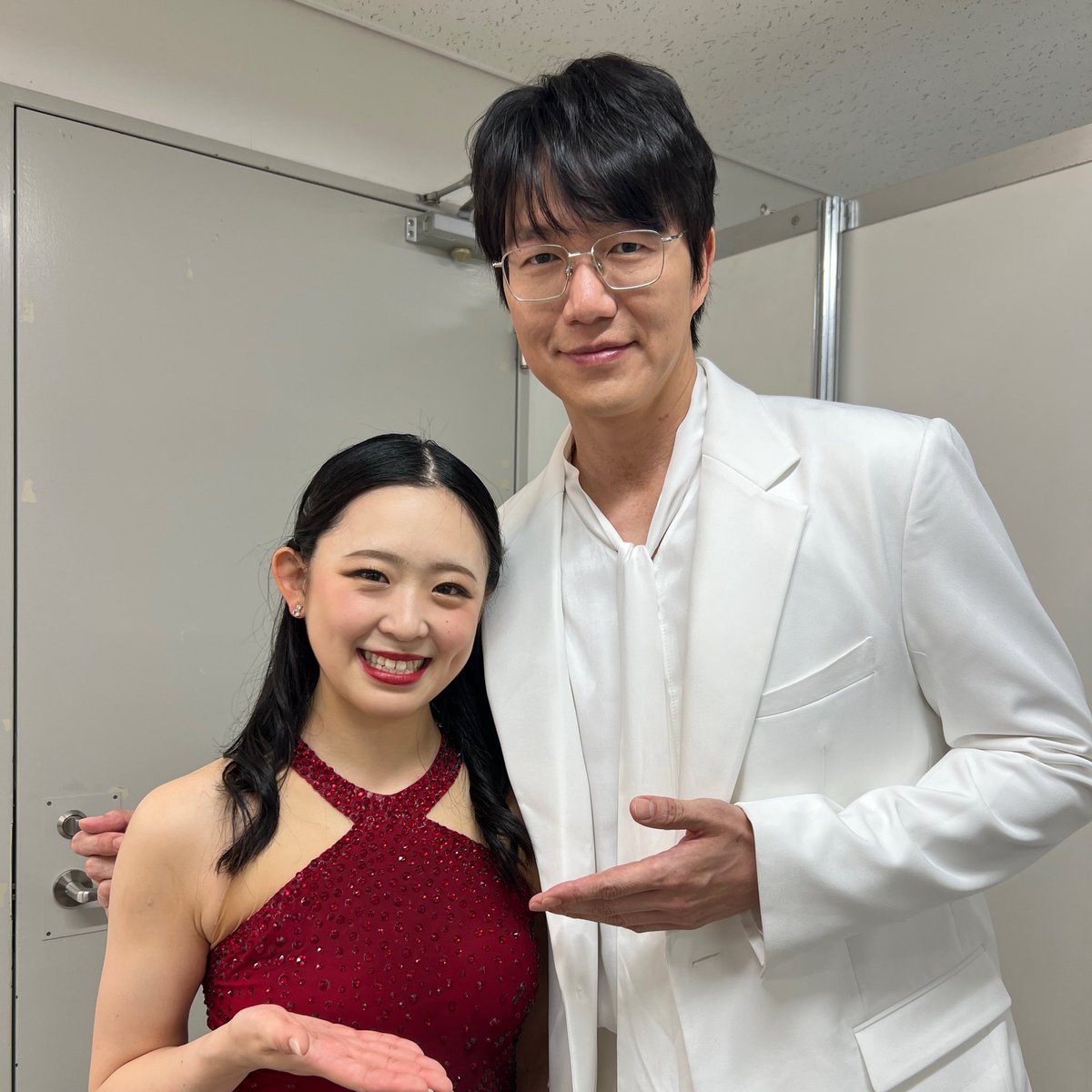 ssk_jp_staff's tweet photo. #FantasyOnIce2026

お招きいただきありがとうございました。
世界最高レベルのスケーターの皆さんとの共演は、本当に芸術的でした。

坂本花織さん、青木祐奈さんと楽屋での1枚。

温かい声援をありがとうございました。

@Fantasy_on_Ice
#FaOI #ソンシギョン https://t.co/8OSy5PVoFB