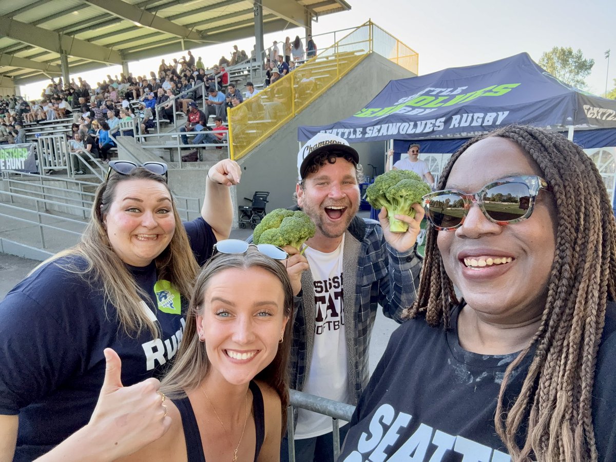 aliciainedmonds's tweet photo. Hi @BroccoliGuyJim ! @SeawolvesRugby https://t.co/A3SE1JQFs8
