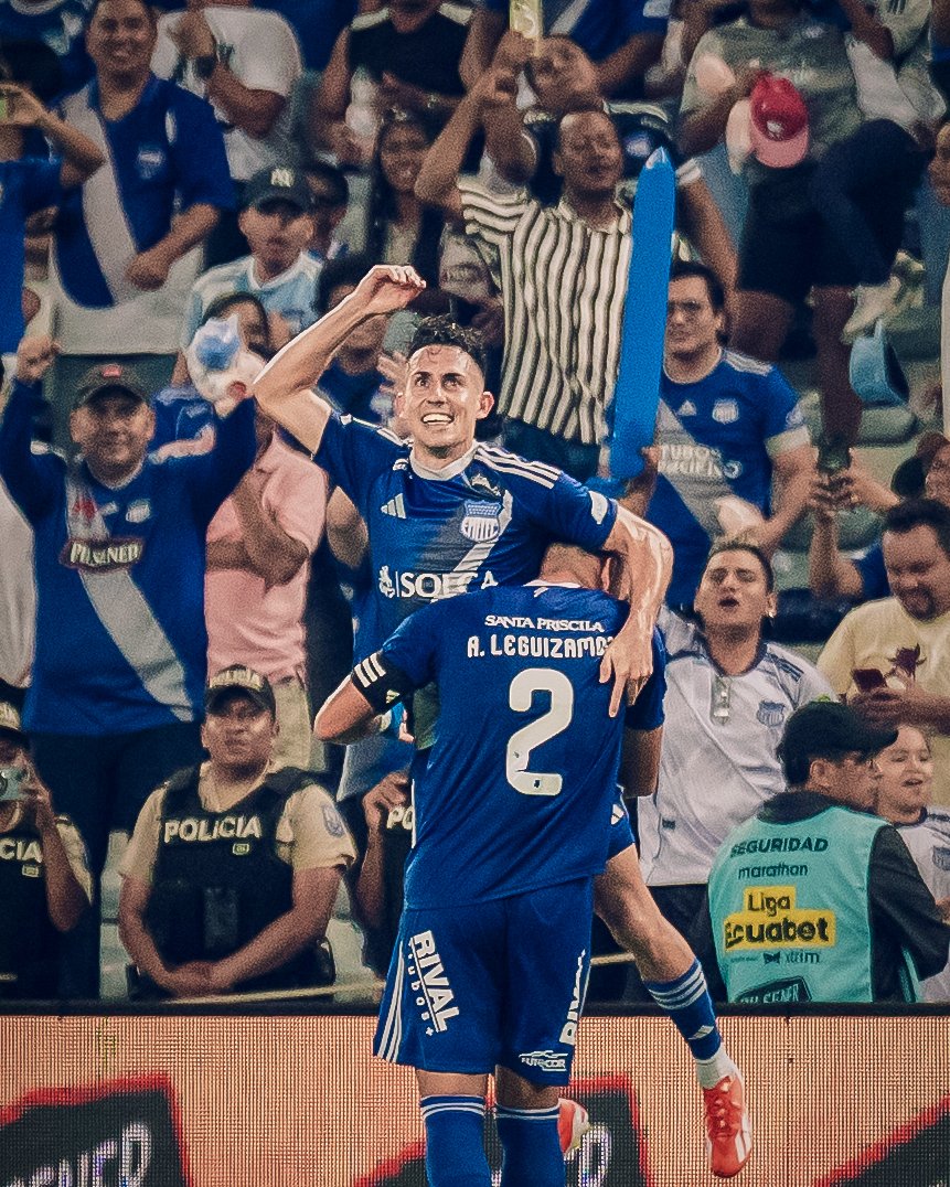 CSEmelec's tweet photo. 💙⚡ Feliz domingo, eléctricos.

#VolviendoASerEmelec #LigaEcuabet https://t.co/4MFf2v9gMk