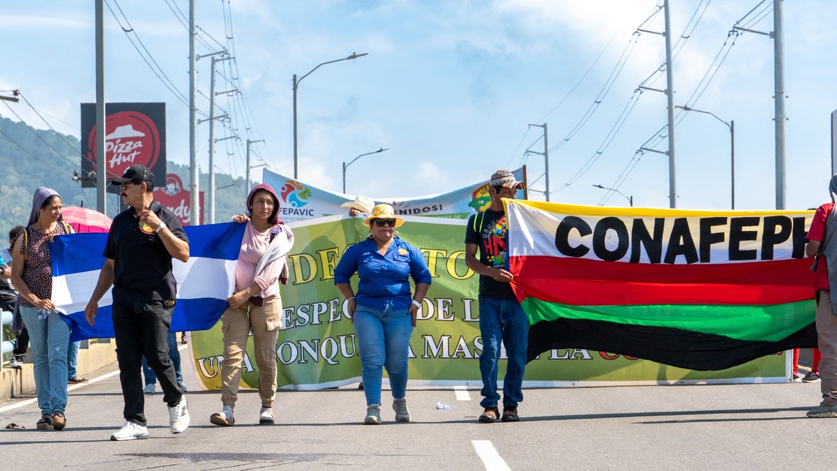CONAFEPH2's tweet photo. Hoy el pueblo habló con fuerza en el municipio de Villanueva, Cortés, durante la conmemoración del Día del Poblador, reafirmando la lucha social, la organización comunitaria y el compromiso por una Honduras más justa y participativa. 🇭🇳

📢 Invitamos a toda la población a leer nuestro comunicado oficial y sumarse a esta voz colectiva.

✊ Somos pueblo. Somos lucha. Somos Honduras.
#DiaDelPoblador #CONAFEPH #VillanuevaCortes #SomosPueblo
