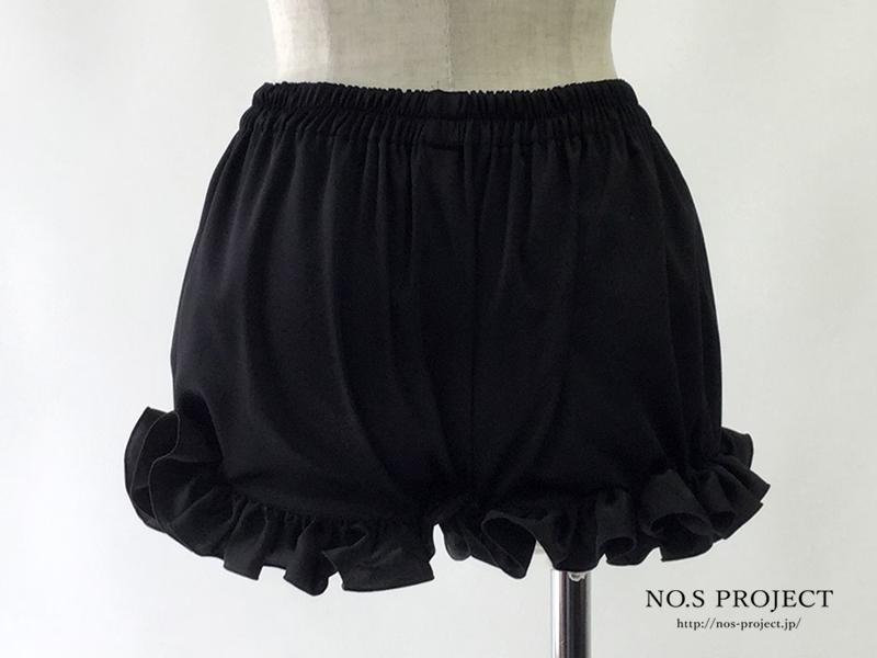 NOS_PROJECT's tweet photo. 【pick up】フリルミニペチコート　ブラック

ミニスカートやミニワンピースをもっと自由に、安心して楽しむためのペチコートパンツ。
軽やかな着心地と、上品なフリルが魅力の一枚です。 https://t.co/TW57BXok3E