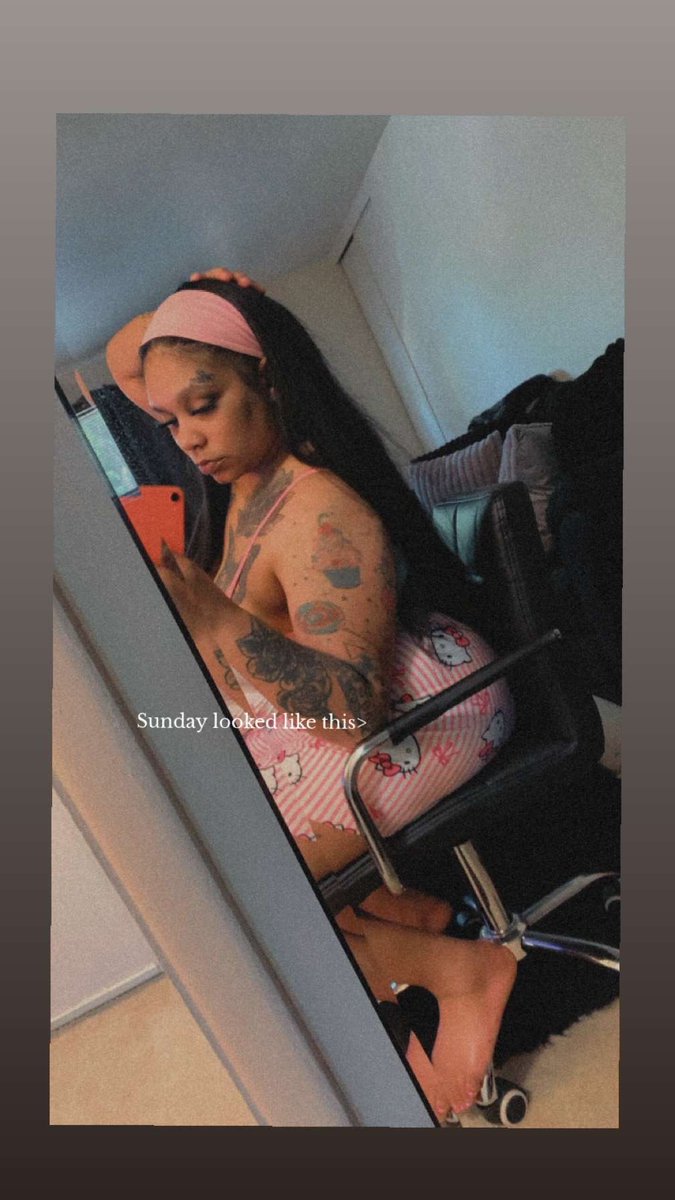 AYO_LiGHTSKiN's tweet photo. Sundays 🕸️💗 https://t.co/Rb13npzUcM