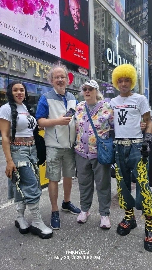 FlashRiviero's tweet photo. Thank you lightning squad for coming out to my performance in time square ⚡️I love you guys dearly! 🤍⚡️💛 https://t.co/23qaeDqeIS