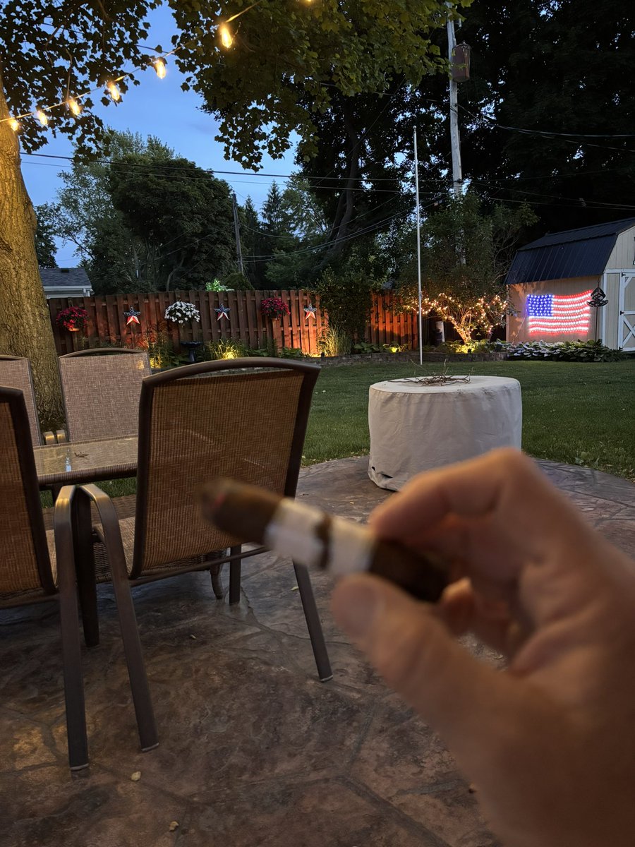 rcherry71's tweet photo. Sunday Night Jazz at the #CherryPatio ‘Merica! #cigars #patiolife https://t.co/aF9cJcRMNb