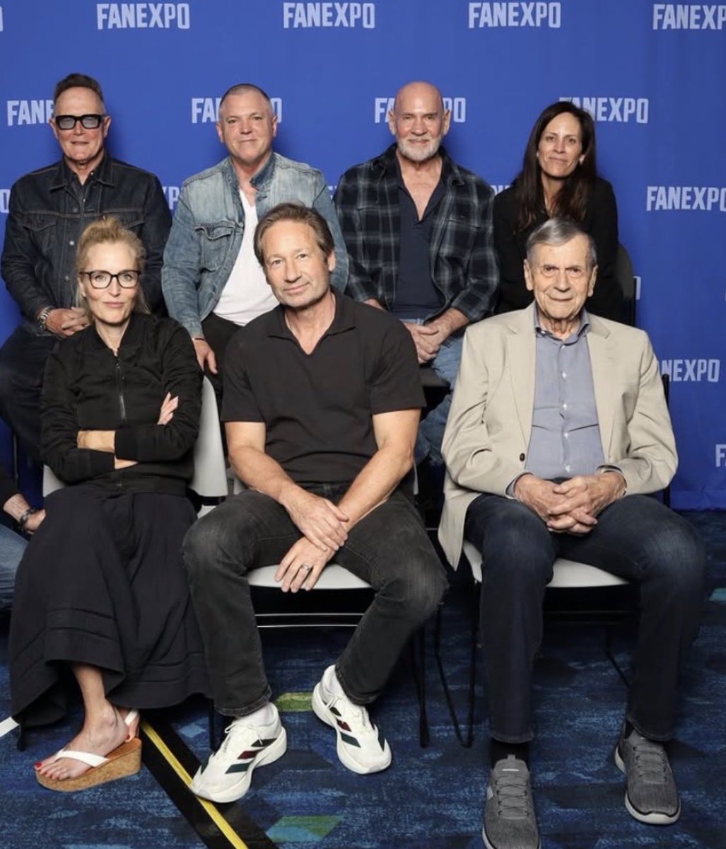 robertpatrickT2's tweet photo. A completely normal group with absolutely no unresolved alien trauma. 😂🛸 #thexfiles 

Had one hell of a time at FAN EXPO Denver. Huge thanks to the entire @fanexpodenver crew and everybody who came out to see us. Y’all made this weekend just amazing! https://t.co/XuTyleNfUV