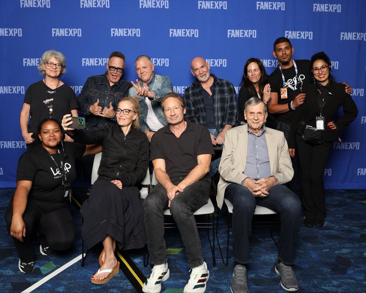 robertpatrickT2's tweet photo. A completely normal group with absolutely no unresolved alien trauma. 😂🛸 #thexfiles 

Had one hell of a time at FAN EXPO Denver. Huge thanks to the entire @fanexpodenver crew and everybody who came out to see us. Y’all made this weekend just amazing! https://t.co/XuTyleNfUV