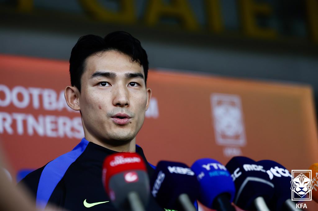 holazuni's tweet photo. 🚨 South Korea suffer first major World Cup camp blow

Cho Yu-min has been ruled out of the 2026 FIFA World Cup after suffering a partial tear to the plantar fascia in his right foot during Korea’s 5-0 friendly win over Trinidad & Tobago.

The Sharjah centre-back is expected to be out for around 8 weeks.

🇰🇷 Replacement confirmed:
Cho Wi-je of Jeonbuk Hyundai Motors has been promoted from training partner to Korea’s final 26-man World Cup squad.
A huge moment for the 24-year-old defender.

📌 Why Cho Wi-je?

✅ Already in camp in Salt Lake City
✅ Registered in Korea’s 55-man preliminary list
✅ Adapted to the team’s altitude training environment
✅ Strong physical profile at 189cm
✅ Comfortable in a back three
✅ Known for aerial strength, recovery speed and defensive positioning
✅ Impressive start to life at Jeonbuk after joining from Busan IPark

Cho Yu-min’s absence is a real setback for Hong Myung-bo.
He had been one of Korea’s trusted defensive options, played a key role during the final Asian qualifiers and had built a strong partnership with close friend Kim Min-jae.
Korea’s number of players with previous World Cup experience also drops again.
But for Cho Wi-je, this is a career-changing opportunity.
From training partner to World Cup squad member.
Football can change in one moment. 🌏🔥
Next up for Korea:
🇰🇷 South Korea vs El Salvador 🇸🇻
📍 BYU South Field, Utah
🗓 4 June

For Hong Myung-bo, the priority is now clear:

No more injuries before the World Cup.

🔗[https://t.co/8hz5leH45V]
