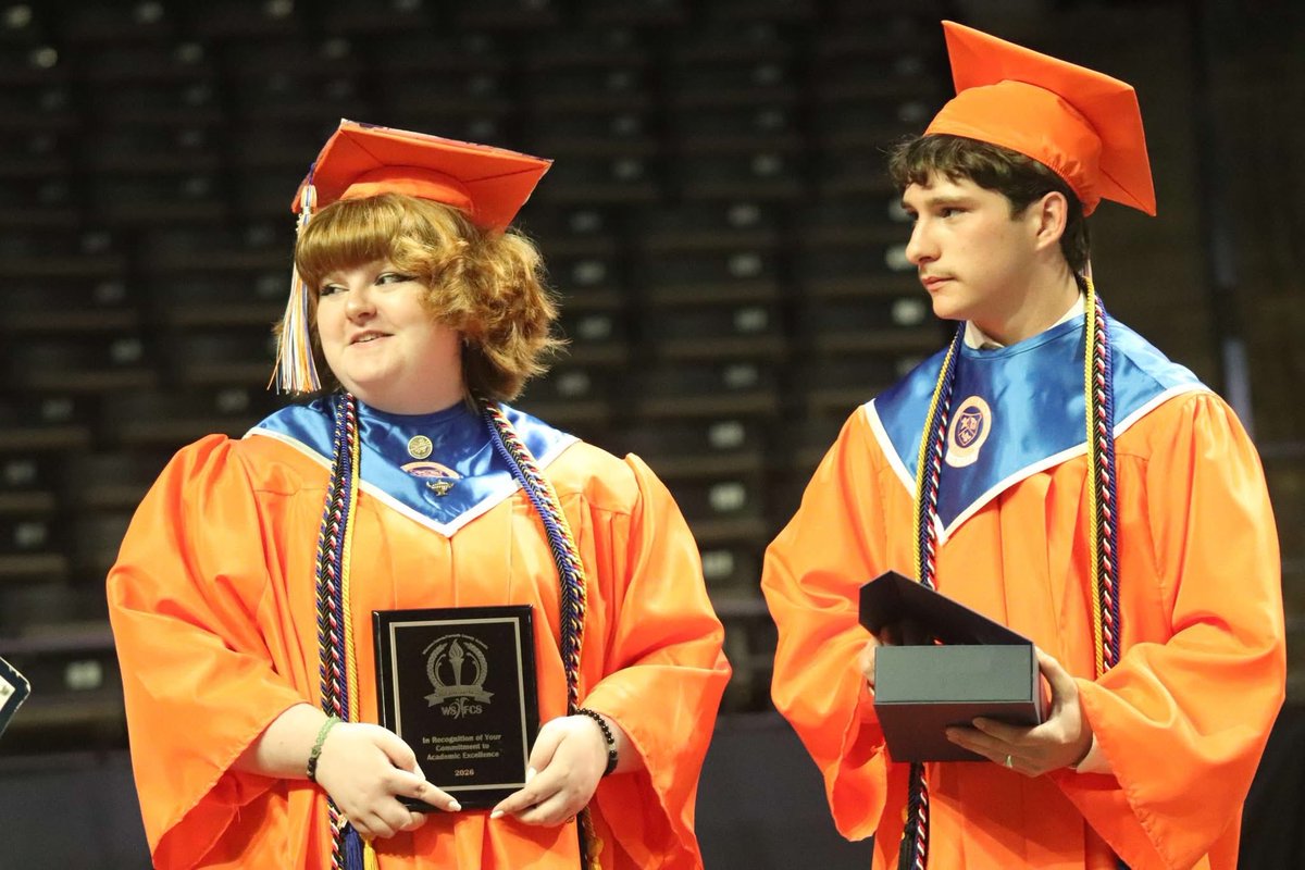 BobcatsGHS's tweet photo. Celebrating our #GlennBobcats!!! Congratulations 2026 Graduates!! Happy Graduation!!! #GlennStrong #BobcatPride 🧑🏽‍🎓👩🏾‍🎓🧑🏻‍🎓💙🐾🧡🎉🎉🎉 https://t.co/qkNT3ecIep