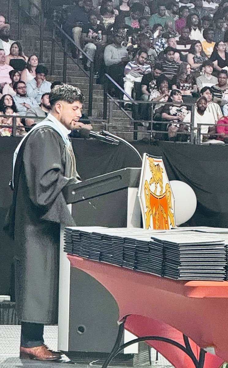 BobcatsGHS's tweet photo. Celebrating our #GlennBobcats!!! Congratulations 2026 Graduates!! Happy Graduation!!! #GlennStrong #BobcatPride 🧑🏽‍🎓👩🏾‍🎓🧑🏻‍🎓💙🐾🧡🎉🎉🎉 https://t.co/qkNT3ecIep