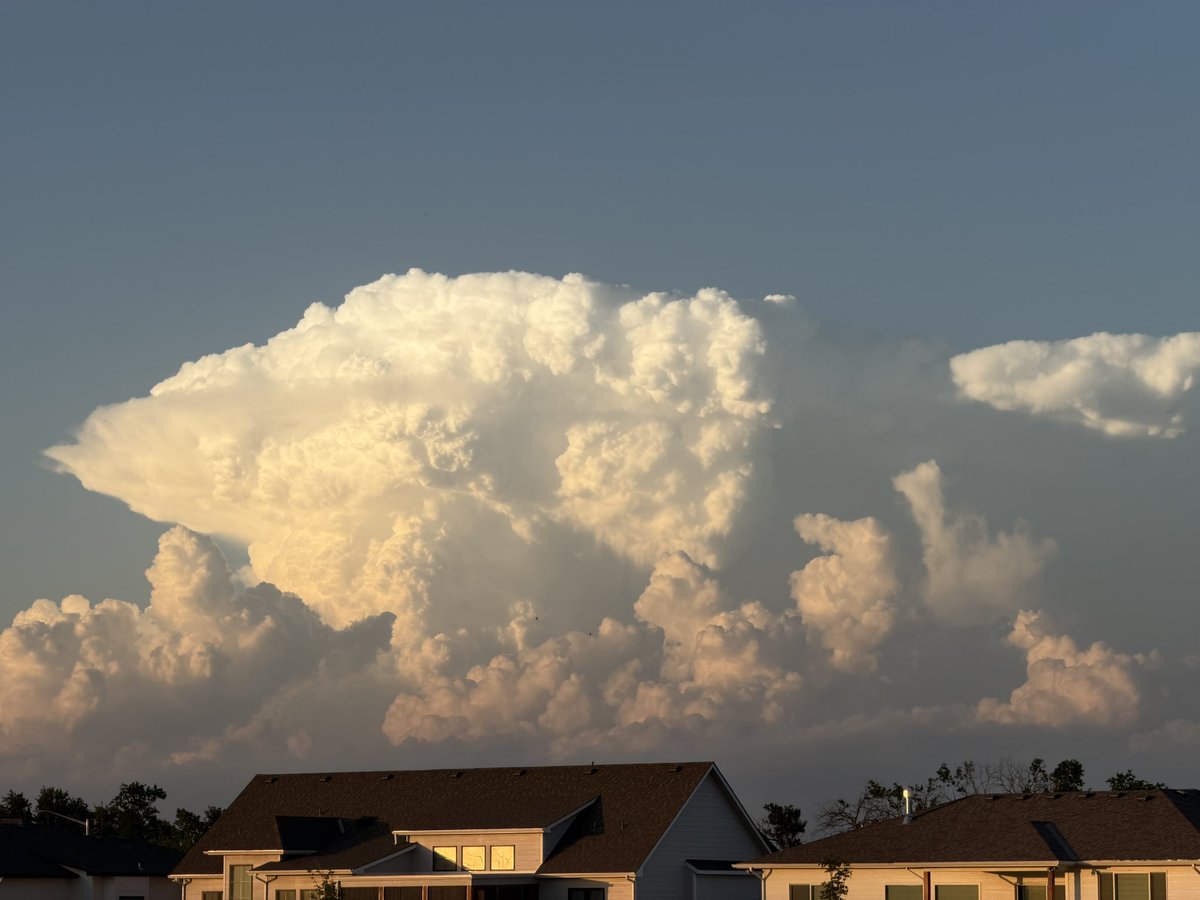 RyanPittWX's tweet photo. The storm SW of Emporia keeps growing. Seen from Andover, KS looking northeastward. #kswx https://t.co/pujNlH51sL