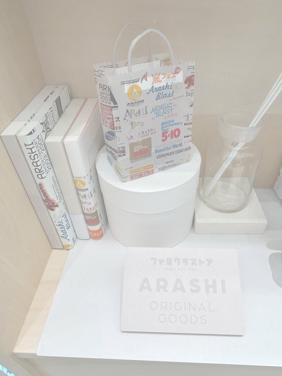 w_jufk0's tweet photo. ファミクラスト行ってきた💨
嵐の展示があってたくさん写真撮った！
写真もたくさん買ってきちゃった🙈💓
嵐だいすき
帰りにラーメン食べて帰った🍜

#日常垢 #嵐 https://t.co/5uHhoCixie