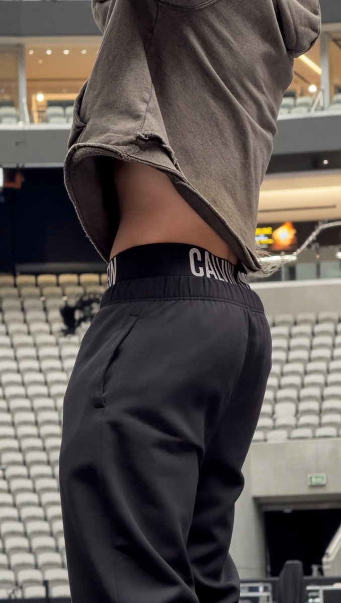 jm7Jimin's tweet photo. Jimin waist! https://t.co/pmo4xHHxm2