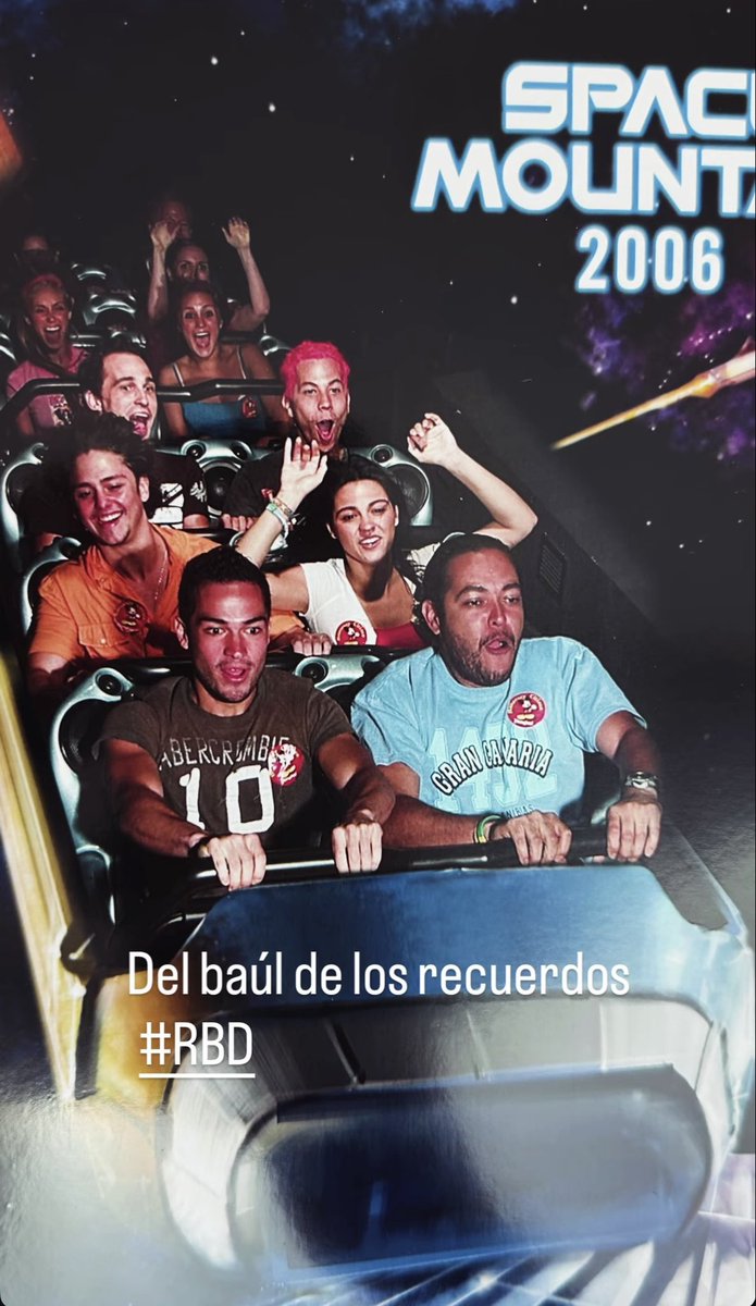 rbdmaniaco's tweet photo. DIRETO DO BAÚ! Luis Luisillo resgatou uma foto inédita do RBD curtindo a Space Mountain, uma das atrações mais famosas da Disney, em 2006. 🎢✨ https://t.co/2PncX42FJY