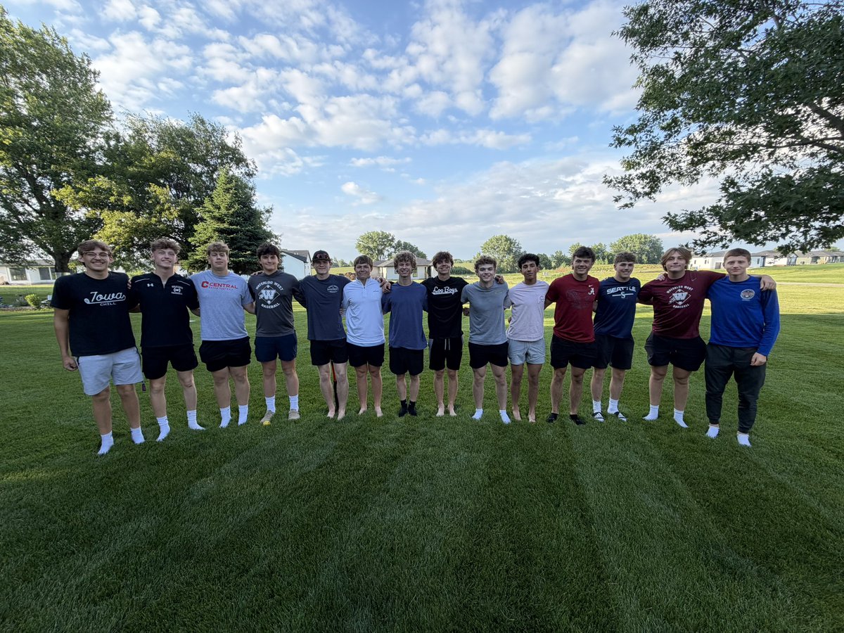 WahawkBaseball's tweet photo. Baseball Bonding at the Gettmans for tonight’s varsity team dinner! https://t.co/gQxatfQVmA