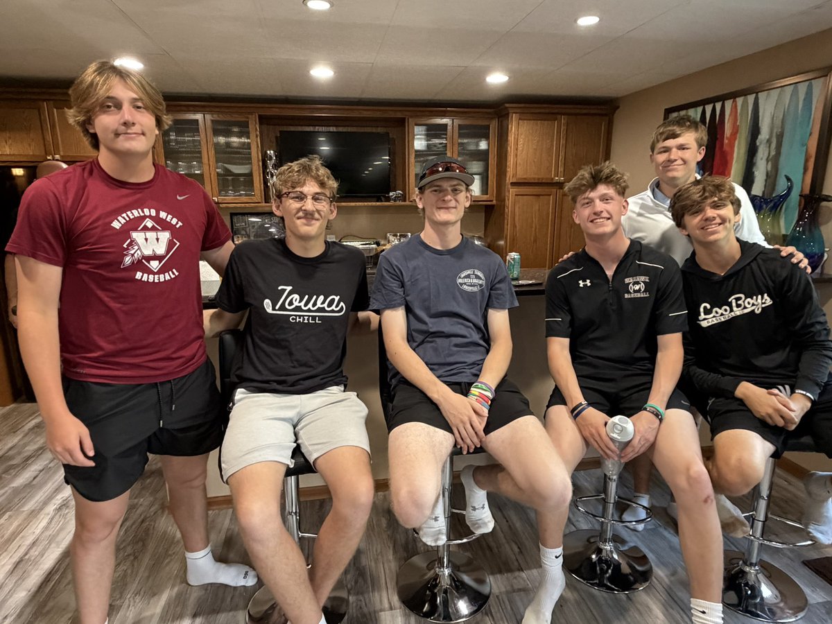 WahawkBaseball's tweet photo. Baseball Bonding at the Gettmans for tonight’s varsity team dinner! https://t.co/gQxatfQVmA