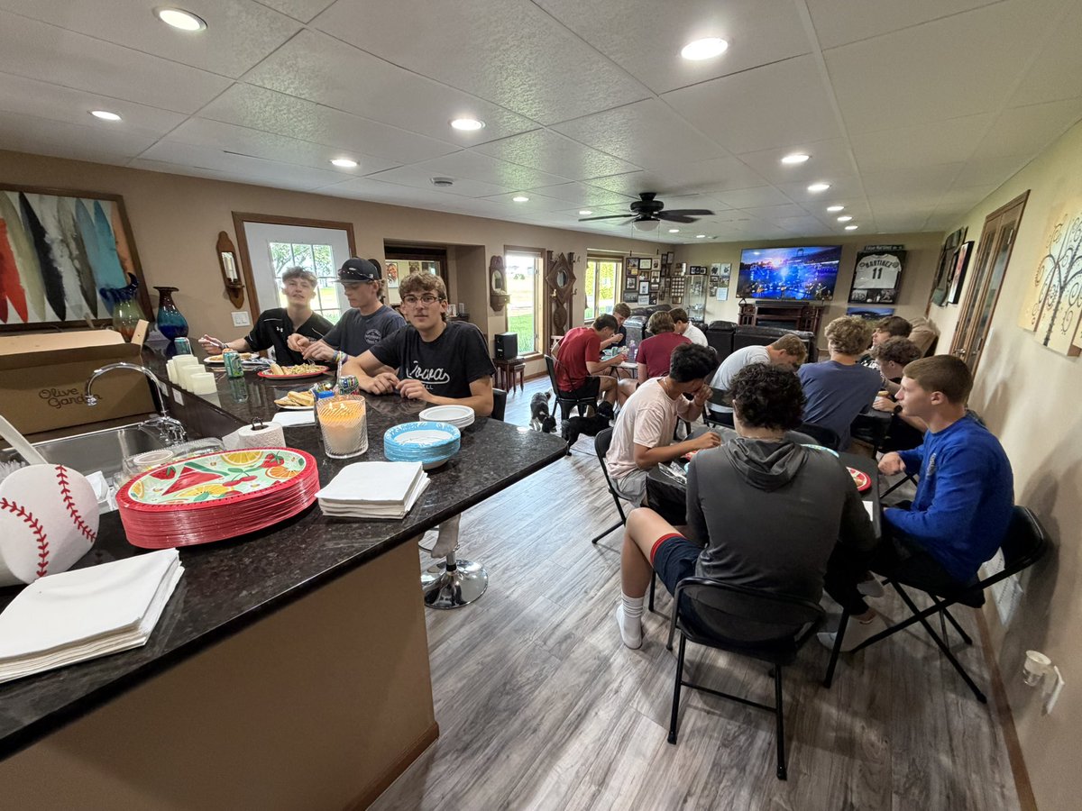 WahawkBaseball's tweet photo. Baseball Bonding at the Gettmans for tonight’s varsity team dinner! https://t.co/gQxatfQVmA