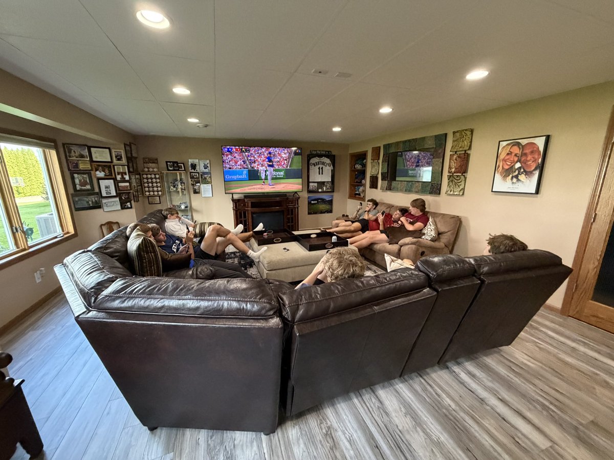 WahawkBaseball's tweet photo. Baseball Bonding at the Gettmans for tonight’s varsity team dinner! https://t.co/gQxatfQVmA