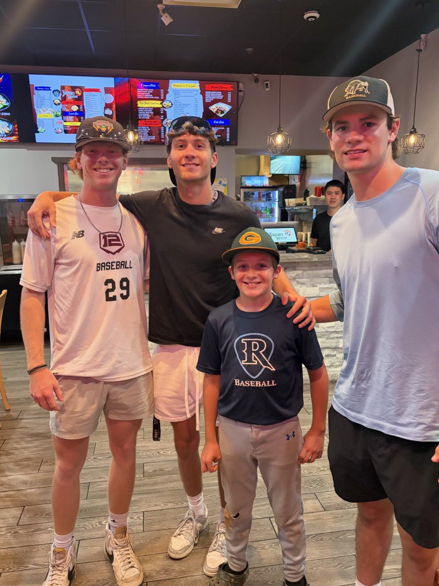 GWAVEbaseball's tweet photo. Longhunters are always ready to have their picture taken with future Longhunters. That young man is in great company with those three! Maybe it’s the other way around! https://t.co/Y5wCqhAETr